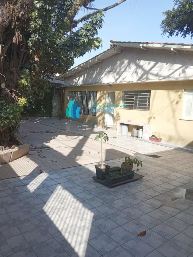 Casa antiga em Terreno