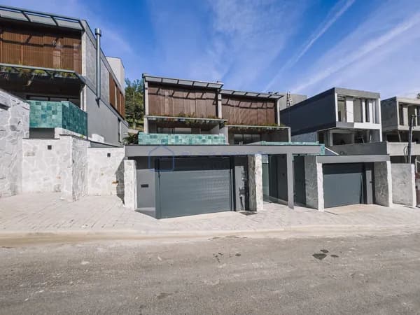 Casa Alto Padrão com 3 suítes com 276m² no João Paulo.
