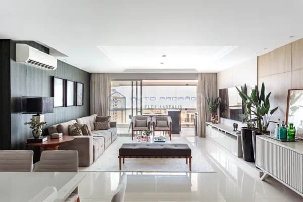 Apartamento de Alto Padrão com 4 Suítes à Venda no Centro de Florianópolis