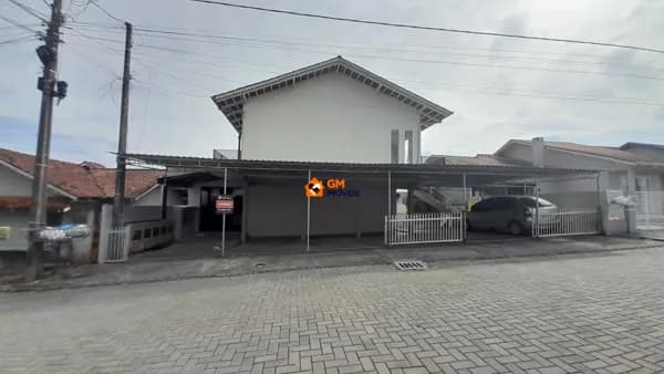 Charmoso apartamento térreo no Bairro Schramm - SBS