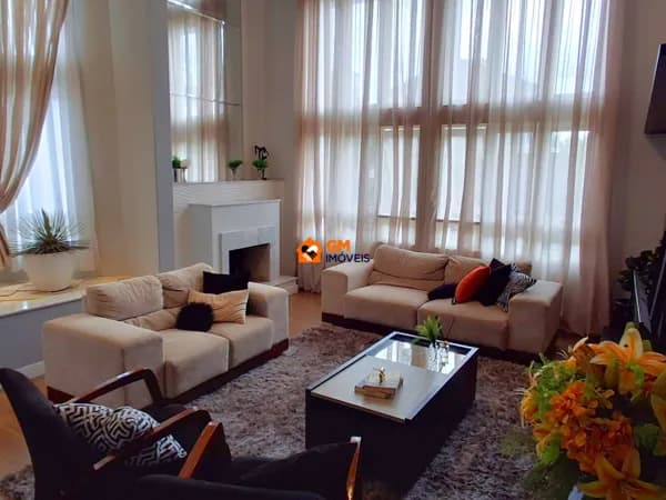 Linda Casa Alto Padrão no Centro de SBS