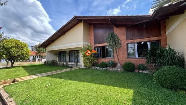 Linda Casa Alto Padrão no Centro - SBS
