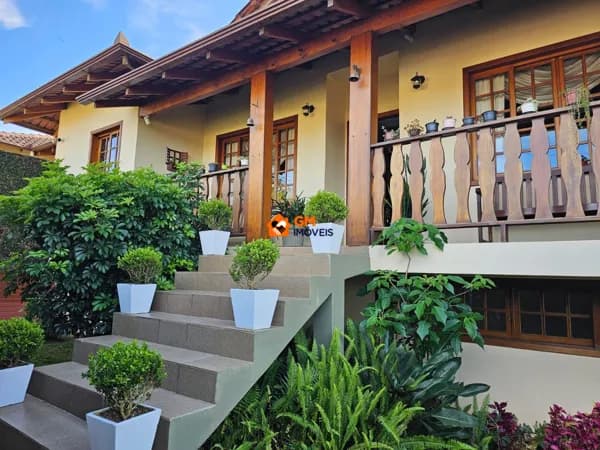 Linda Casa de Alto Padrão à Venda no Bairro Rio Negro – São Bento do Sul/SC