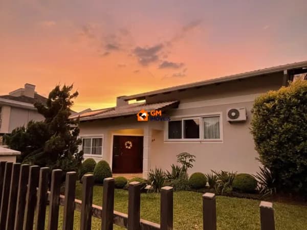 Linda Casa de Alto Padrão Mobiliada à Venda no Parque Mariane – Bairro Progresso | São Bento do Sul/SC