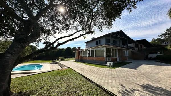 Casa mista com 3 quartos e piscina no bairro Neopolis em Gravataí