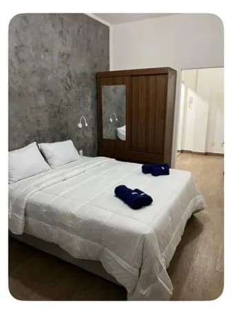 Apartamento em Copacabana a poucos passos da praia, ideal para Airbnb, localização privilegiada na esquina do mar.