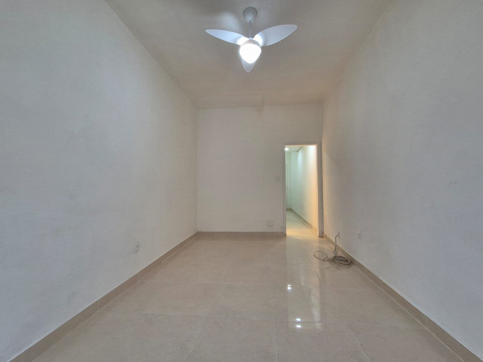 Charmoso apartamento reformado ideal para quem busca praticidade
