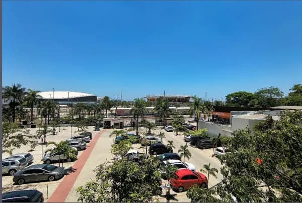 Apartamento Amplo e Completo na Abelardo Bueno, em Condomínio Clube Jóia da Barra