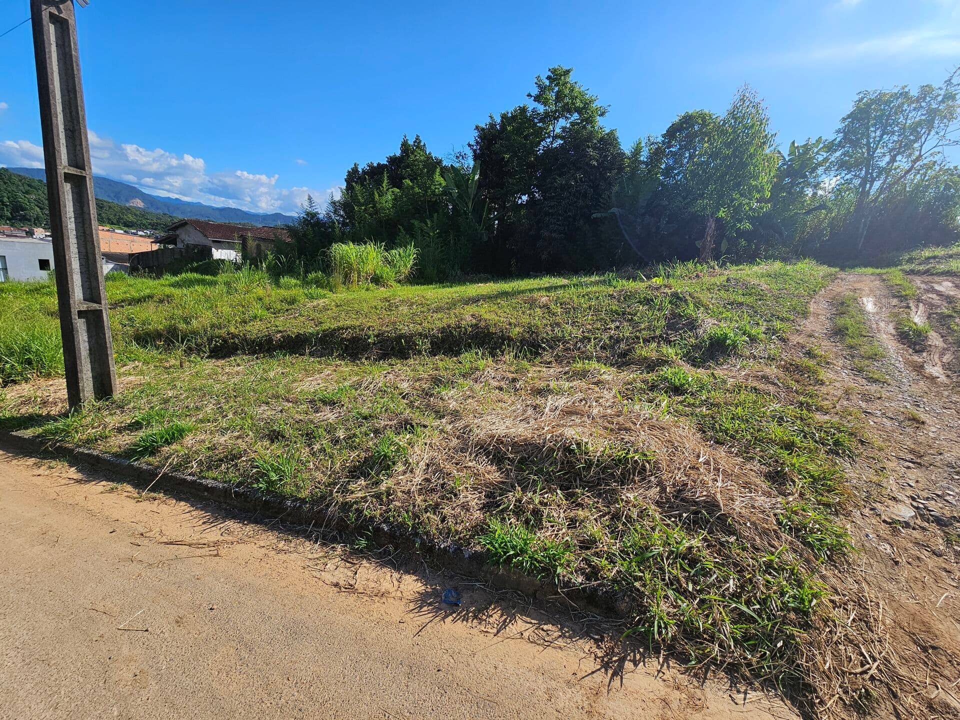 Terreno Meio de Quadra no Bairro Estrada Nova