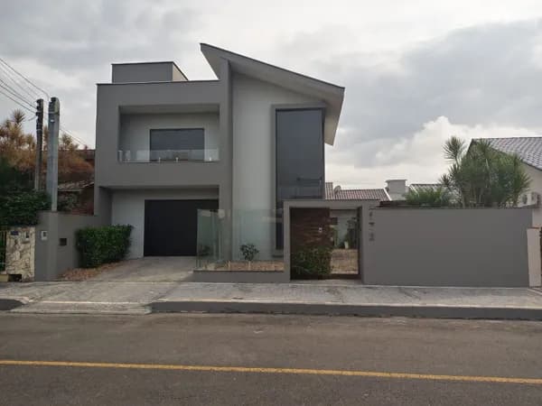 Casa alto padrão no Bairro Amizade