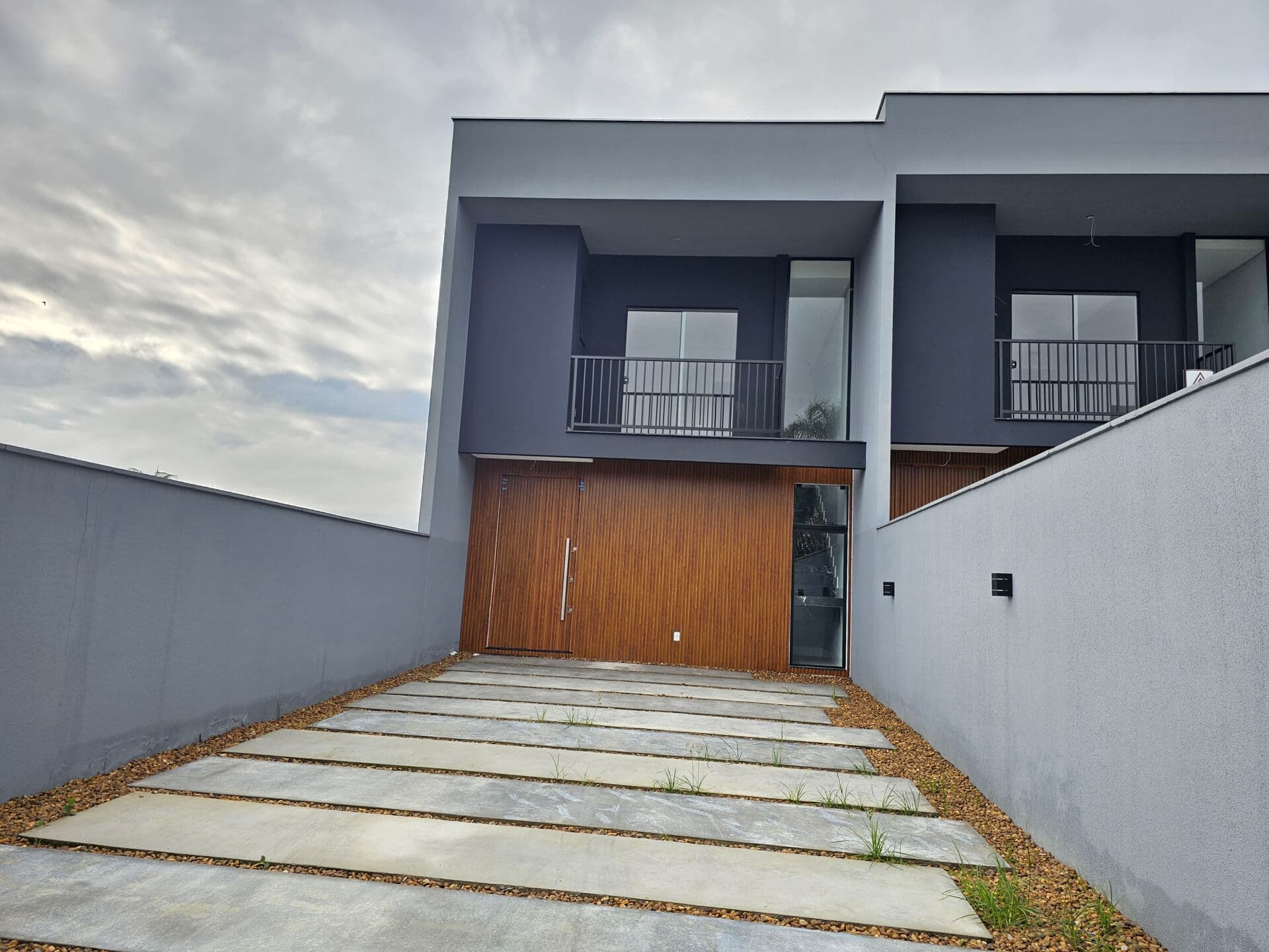 Casa Geminada 2 pavimentos - Bairro Rau
