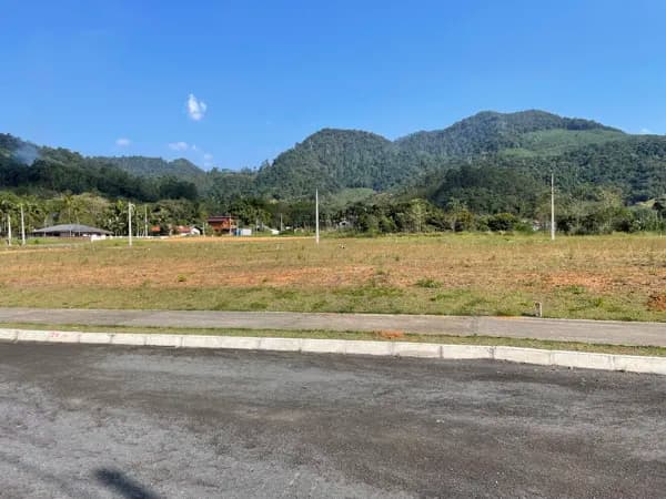 Terreno meio de quadra no Bairro Braço do Ribeirão Cavalo