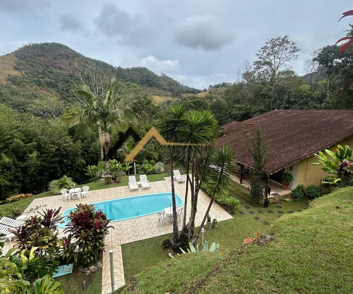 Chácara com residência e 04 chalés à venda!