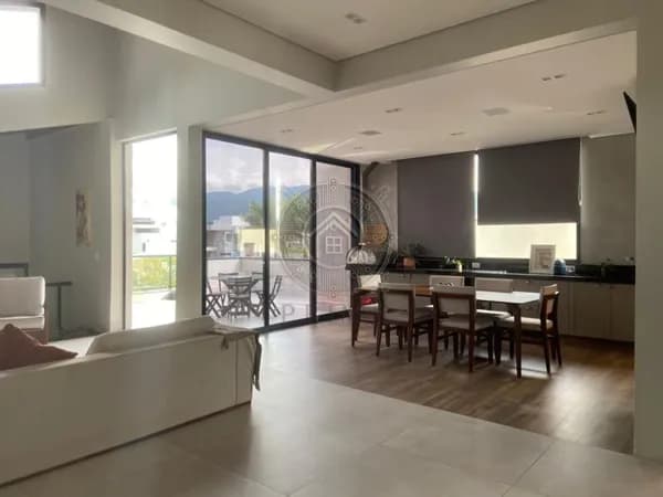 Casa de luxo no Brisas Jundiaí – 4 dorms, área gourmet com vista para a serra, piscina e automação