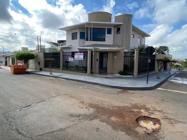 Casa em Patos de Minas - Caiçaras