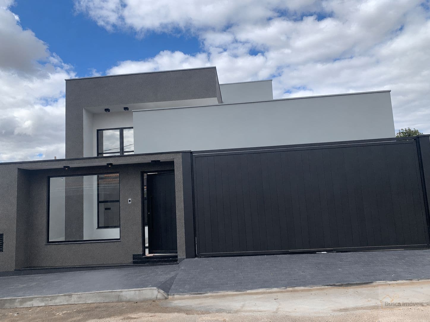 Casa moderna com projeto diferenciado, área de lazer completa e acabamento de alto padrão!