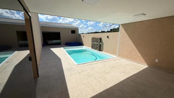 Casa em condomínio fechado com área Gourmet e Piscina