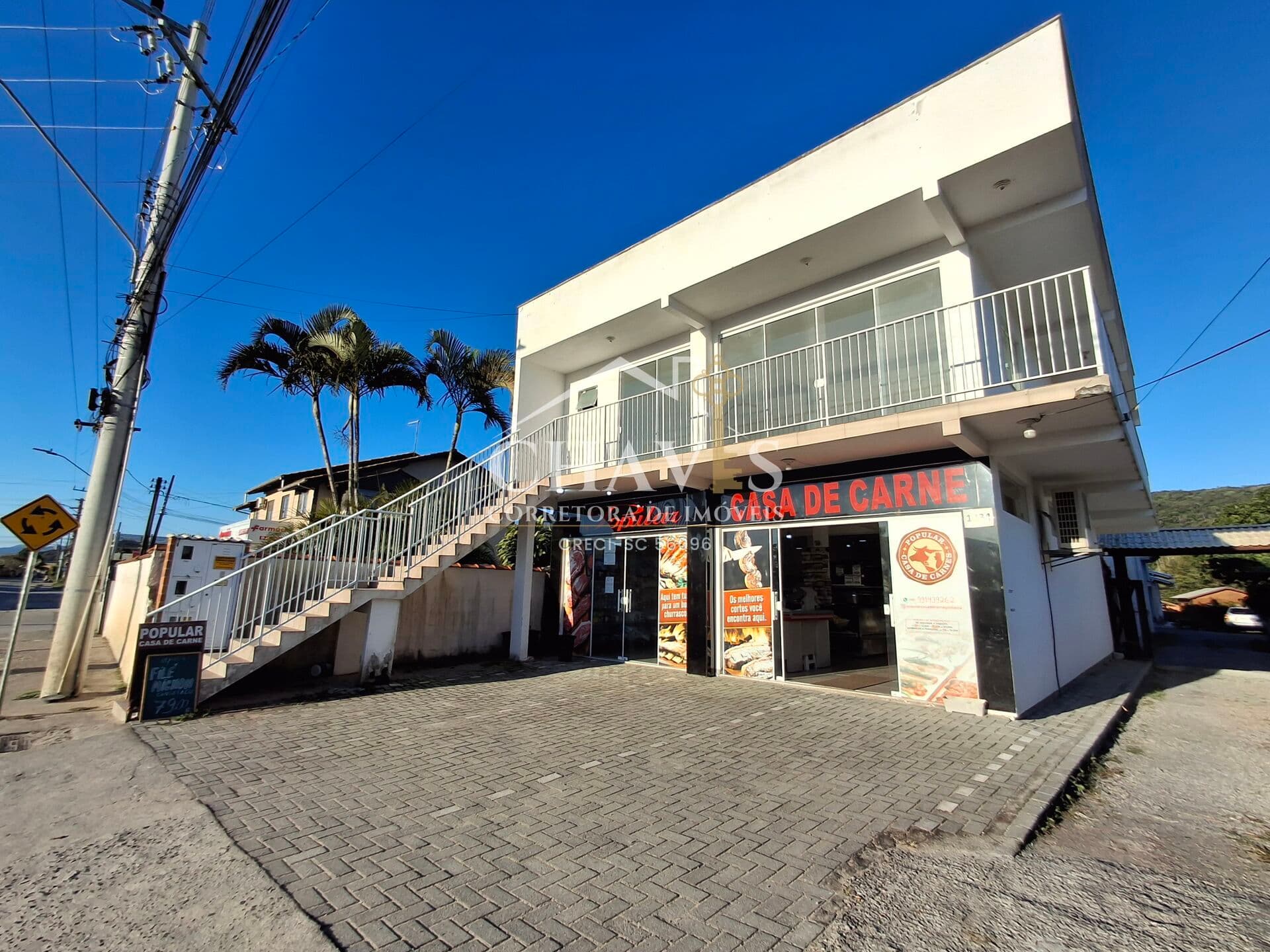 Ampla sala comercial em excelente localização em frente ao Supermercado Brisa no centro da Praia da Pinheira em Palhoça - SC