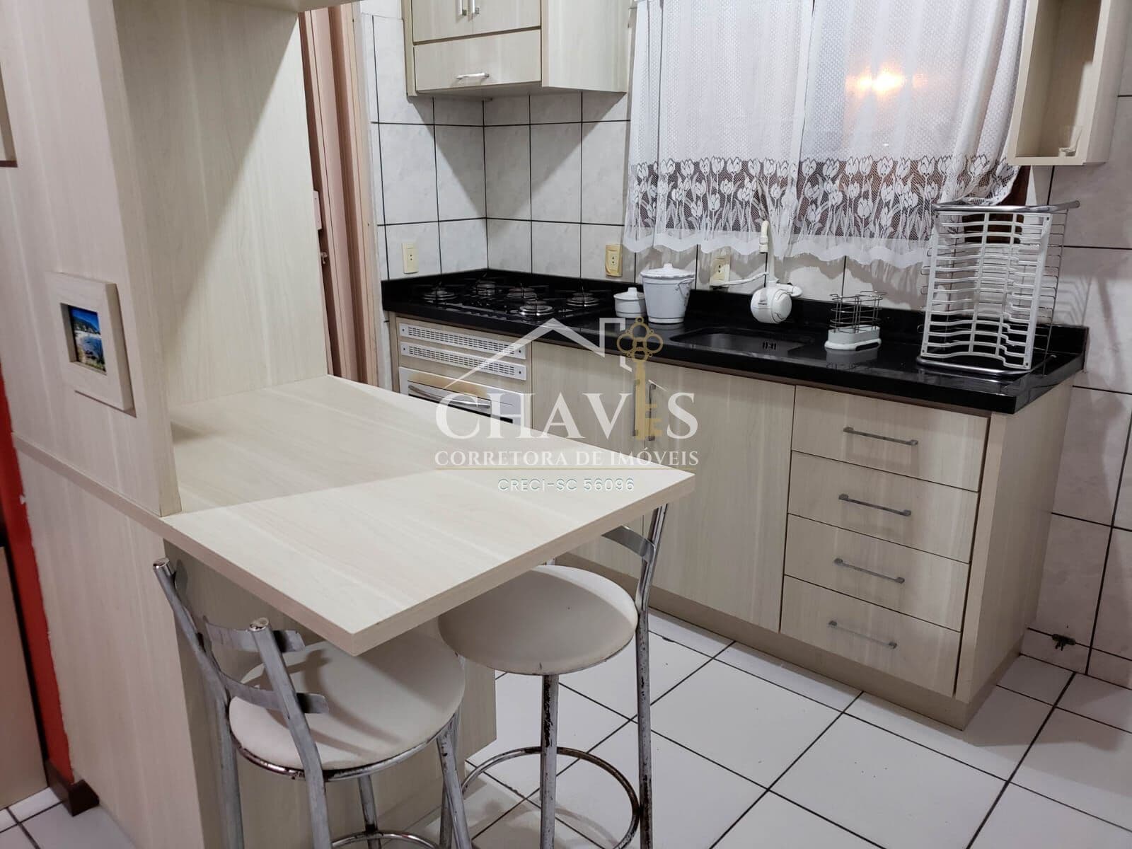 Aluguel anual - apartamento com 2 quartos no centro da Pinheira em frente de academia, mercado, farmácia
