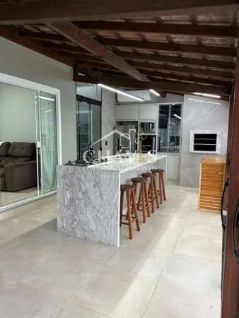 Casa financiável com piscina e área gourmet, 3 quartos localizada na Passagem do Maciambu