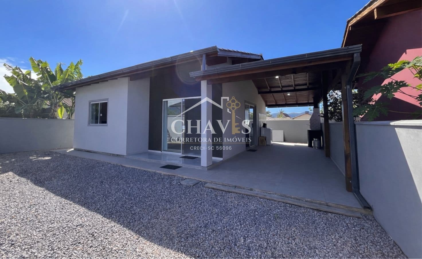 Casa térrea com terreno privativo e 02 quartos a poucos minutos das melhores praias de Palhoça - SC