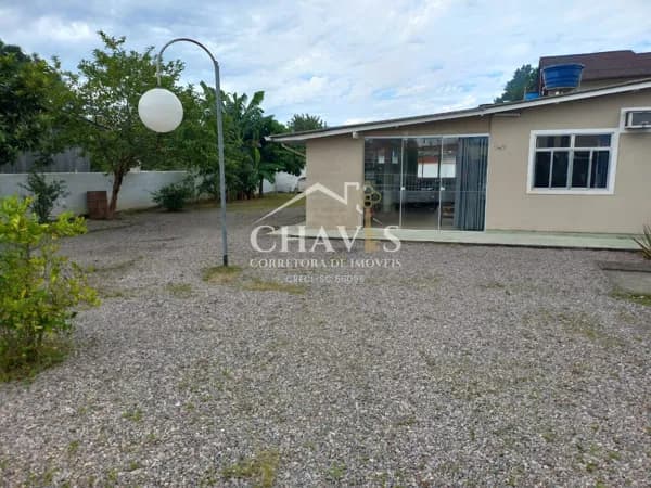 Casa com piscina a poucos metros da Praia da Pinheira, Palhoça - SC