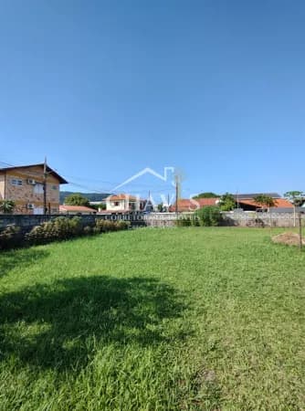 Terreno de esquina com escritura pública em excelente localização no centro da Praia da Pinheira em Palhoça - SC