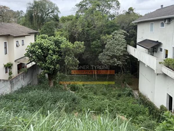 Terreno à Venda no Condomínio Golf Village – 516,96 m²