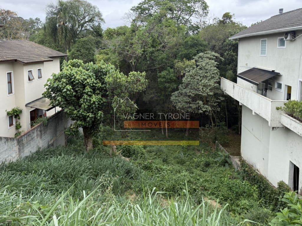 Terreno à Venda no Condomínio Golf Village – 516,96 m²