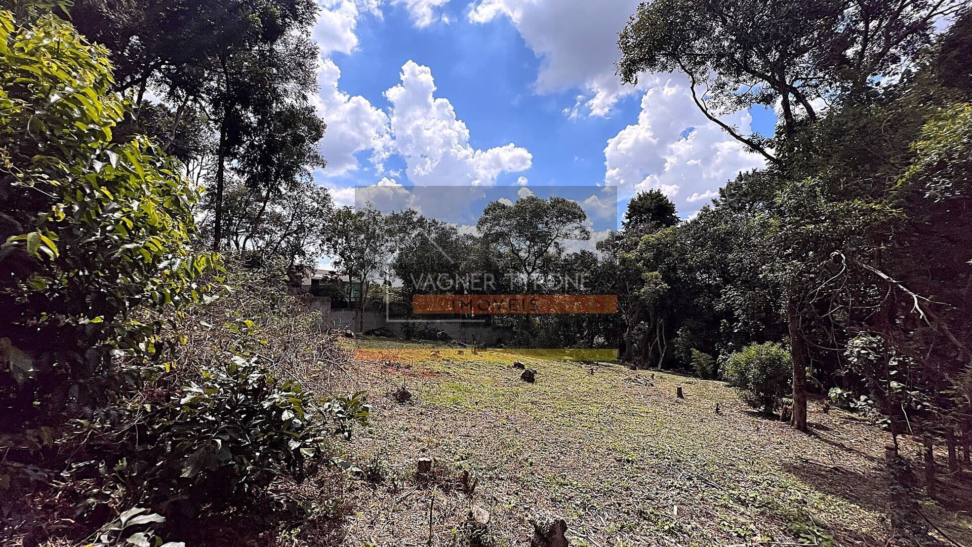 LINDO TERRENO EM CONDOMÍNIO PRONTO PARA CONSTRUIR
