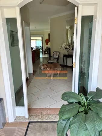 Casa Térrea de Alto Padrão à Venda no Condomínio Granville – Guarujá