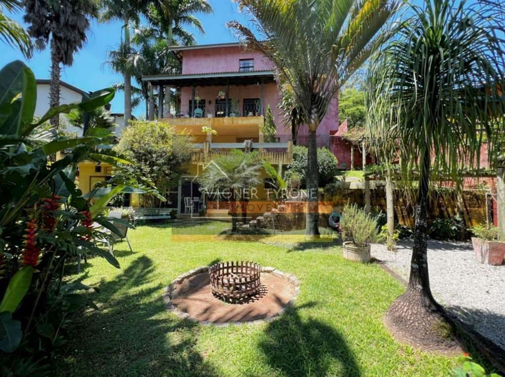 Casa à Venda no Condomínio Granja Viana II – Charme, Natureza e Vista Privilegiada