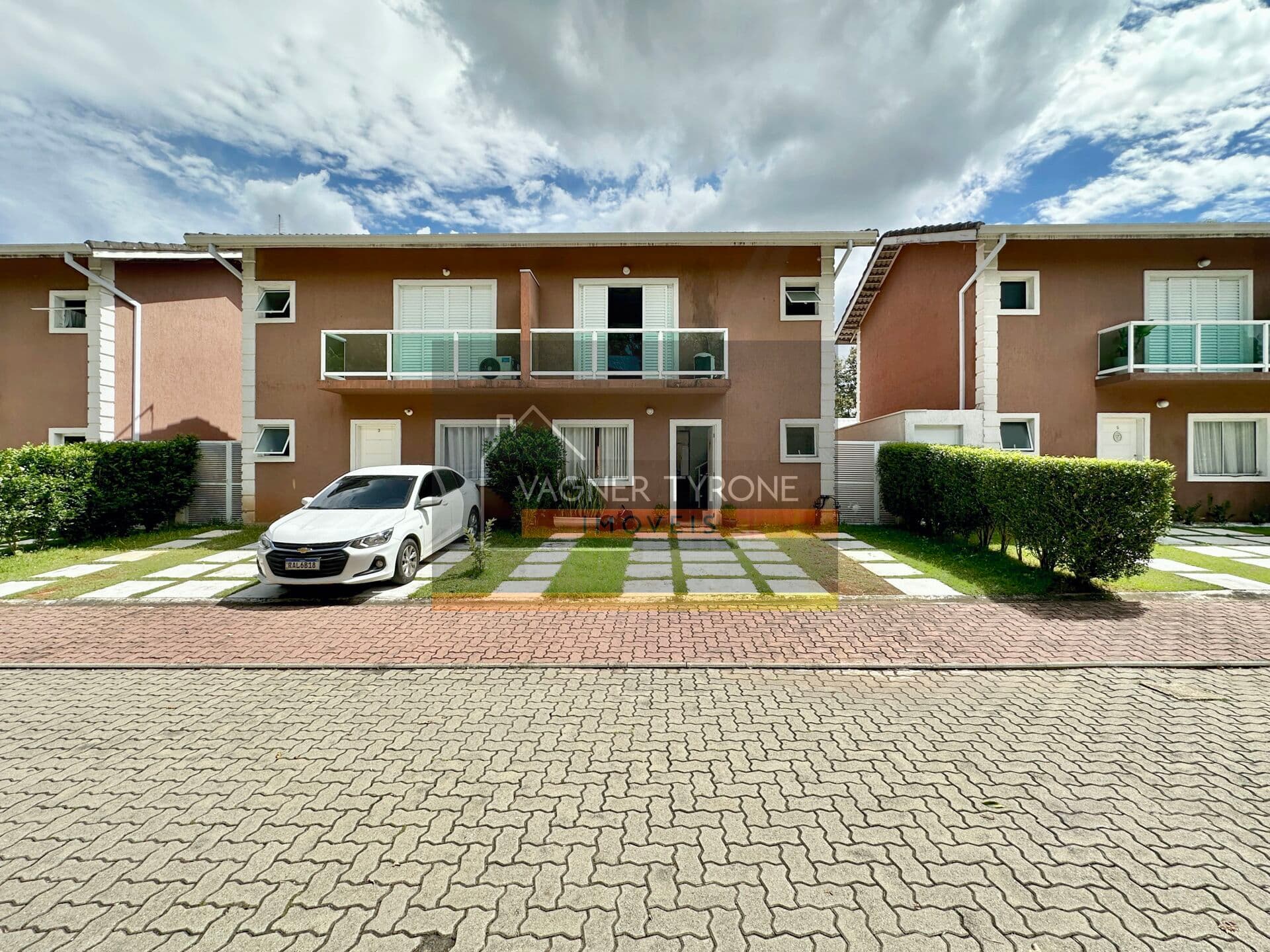 Casa à venda 3 dorms. 1 suíte - Condomínio Villagio Alvarelhos