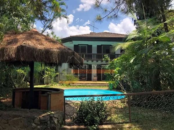 CHAC. SÃO JOÃO - RÚSTICA, 2.400M² DE TERRENO, 2 PISCINAS (EXTERNA E RAIA COBERTA), LAREIRA, SPA E JOGOS