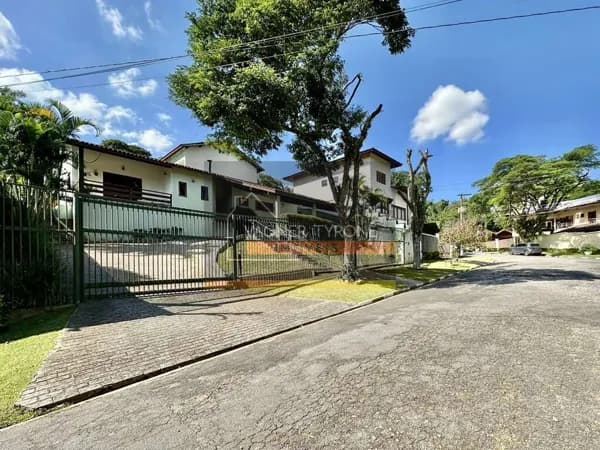 CASA À VENDA NA FAZENDINHA – CONFORTO, PRIVACIDADE E EXCELENTE ÁREA DE LAZER