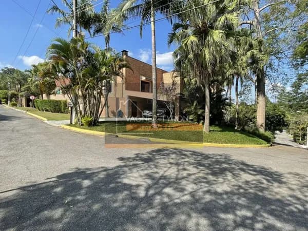 Casa à Venda no Condomínio Recanto Inpla – Esquina, Privacidade e Arquitetura Impecável
