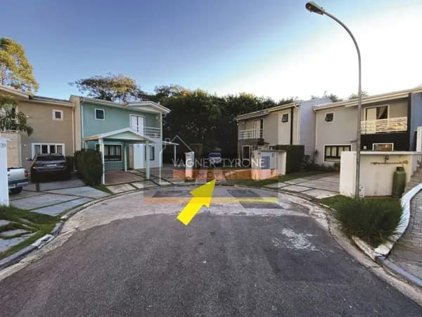 Casa à Venda no Condomínio Jardim das Paineiras