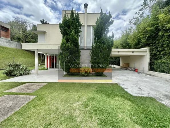 Casa à Venda no Recanto Inpla – Envidraçada, Avarandada e Cercada pela Natureza