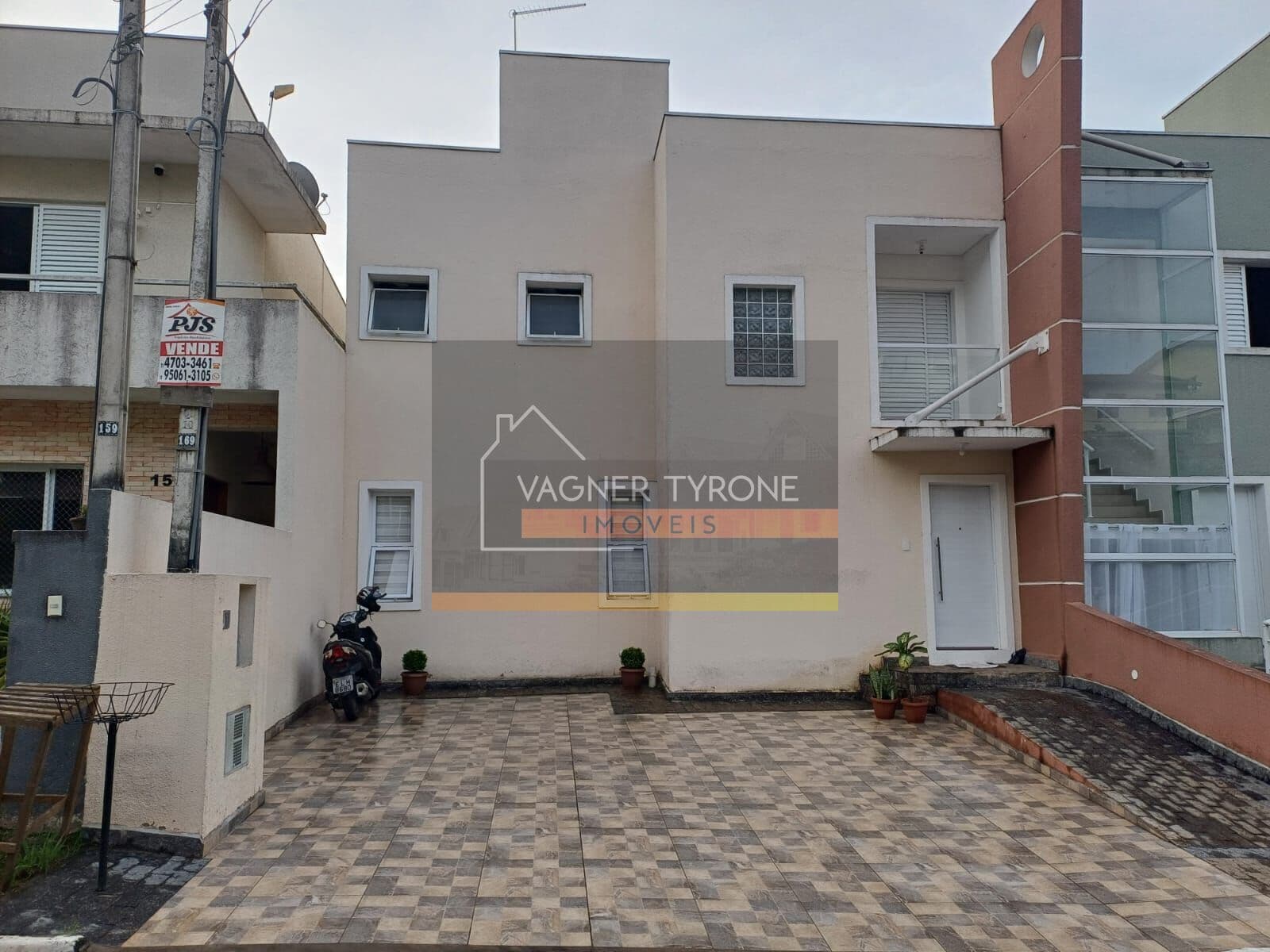 Casa Padrão - CONDOMINIO RESIDENCIAL VILA DESTE