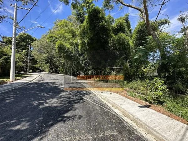 Terreno à venda na Granja Viana | Bolsão fechado com portaria 24h