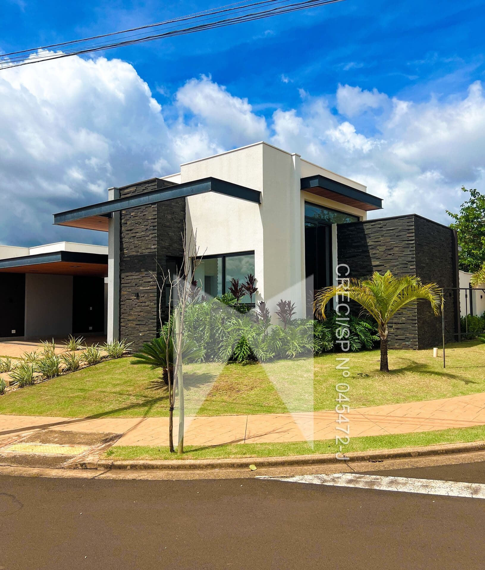 Residência Contemporânea e Atemporal com 3 Suítes no Cond. Village Damha III