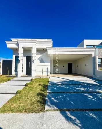 Residência Neoclássica de Alto Padrão com 3 Suítes e Piscina no Cond. Buona Vita
