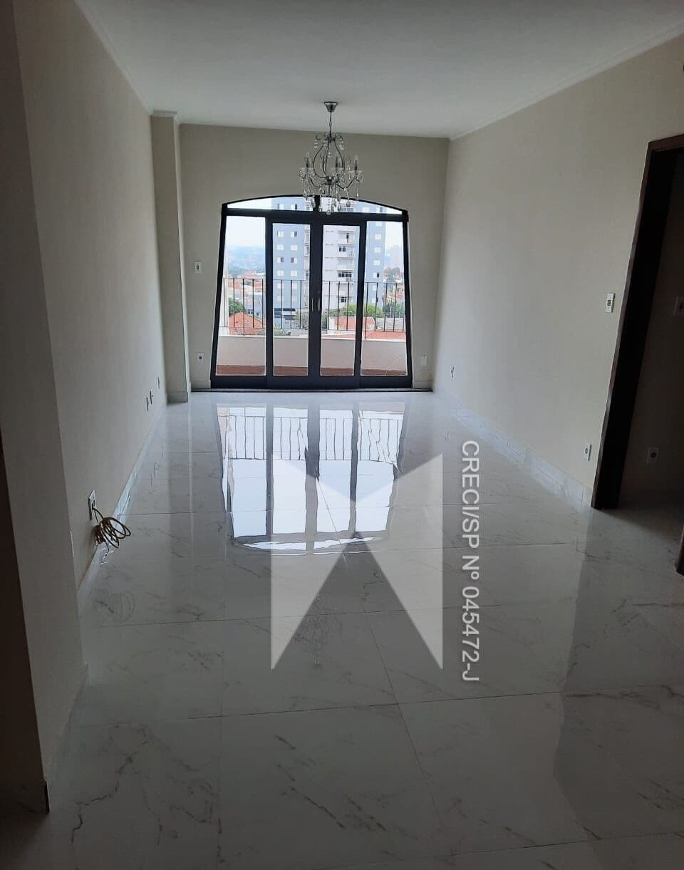 Apartamento no 4º andar, reformado recentemente à venda no Edifício Mediterrâneo
