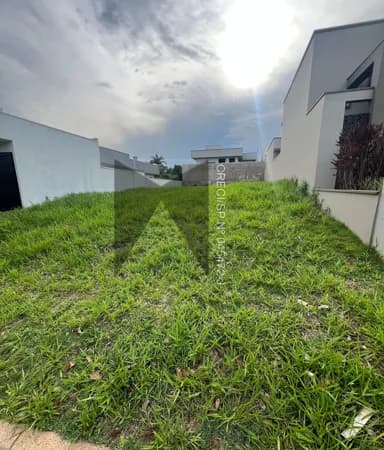 Terreno à Venda no Condomínio Village Damha III
