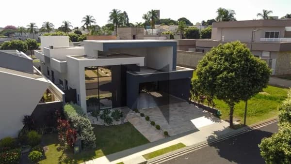🏡 Residência Espaçosa e Sofisticada no Residencial Quinta das Tipuanas! 🌳