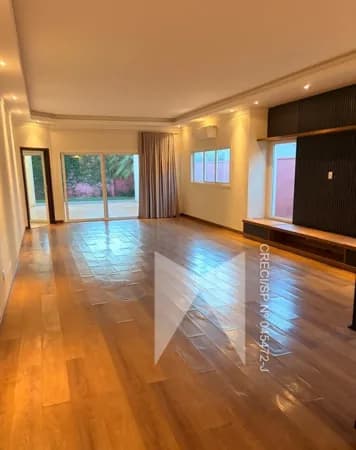 Residência de Alto Padrão com 3 Suítes e Piscina no Cond. Salto Grande I