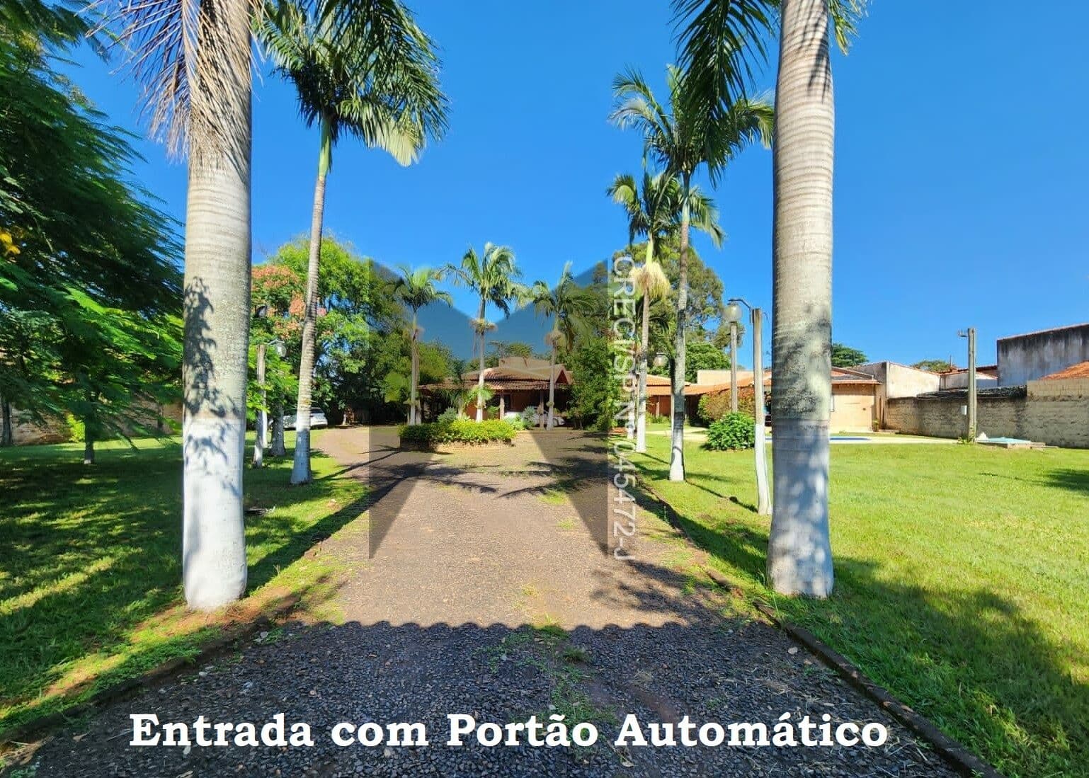 Vende-se Chácara no Bairro Chácara Flora.