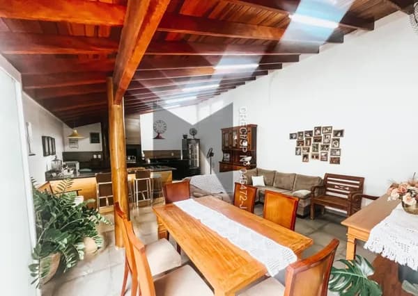 Residência de Alto Padrão na Região Central de Araraquara.