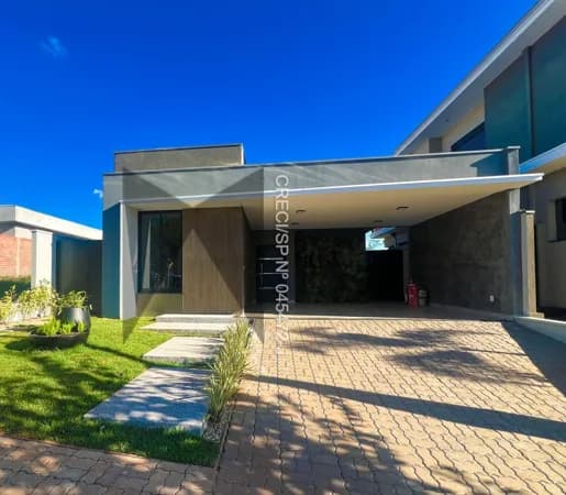 Residência de 3 Suítes com piscina no Condomínio Volpi.