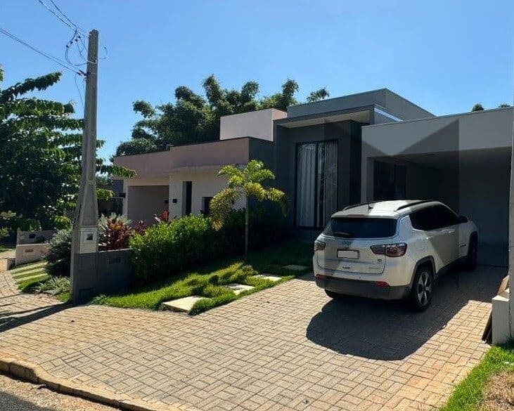 Residência com Piscina no Condomínio Vale do Campo em Araraquara - SP